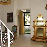 Lucrezio לינה וארוחת בוקר 4*