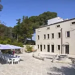 לינה וארוחת בוקר Lucrezio 4*