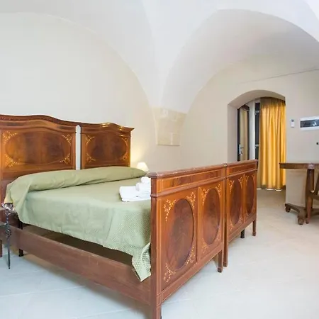 Lucrezio Bed & Breakfast 4*