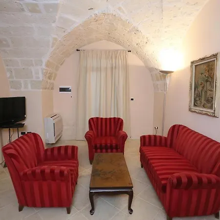 Lucrezio 4* Cutrofiano