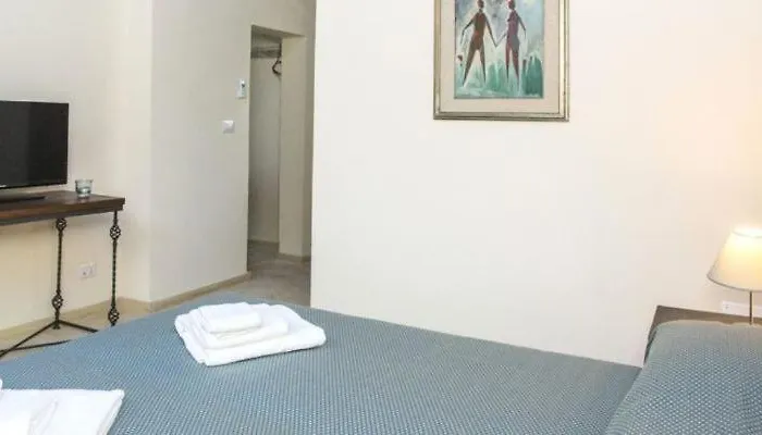 Lucrezio Bed & Breakfast 4*